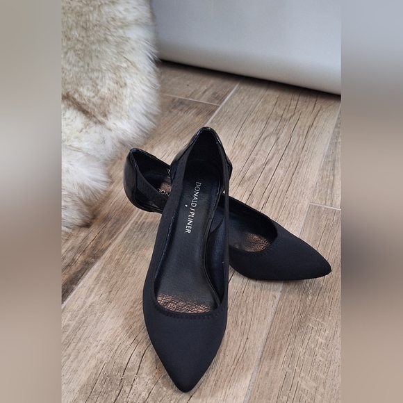 Donald J. Pliner Sleek Black Pointed Kitten Heels Sz 6 - Picture 1 of 10